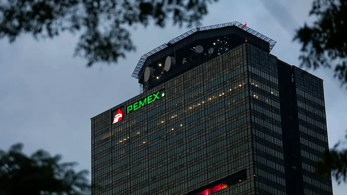 Revisión de cámaras en Torre Pemex, Ciudad de México